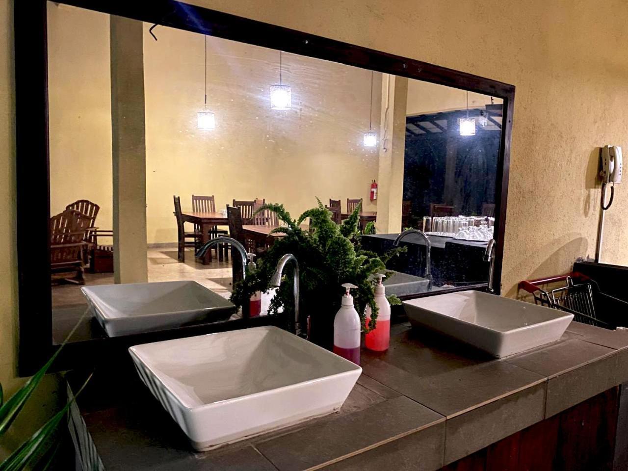 Athyantha Resort 阿努拉德普勒 外观 照片
